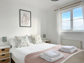 Spacious Home Sleeps 6 Short Walk to Port Isaac Village & Stunning Views